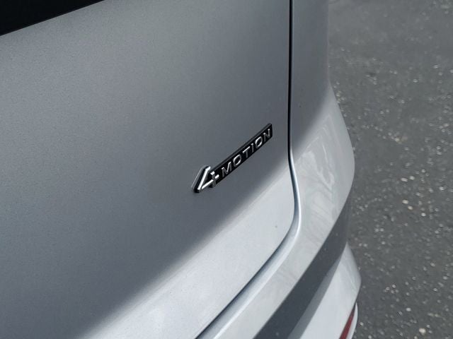 2026 Volkswagen Atlas Cross Sport 2.0T SEL R-Line Black