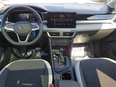 2025 Volkswagen Taos 1.5T SE
