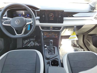 2025 Volkswagen Taos 1.5T SE