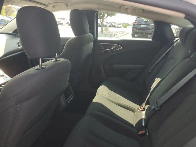 2016 Chrysler 200 LX