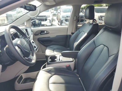 2024 Chrysler Pacifica Hybrid Select