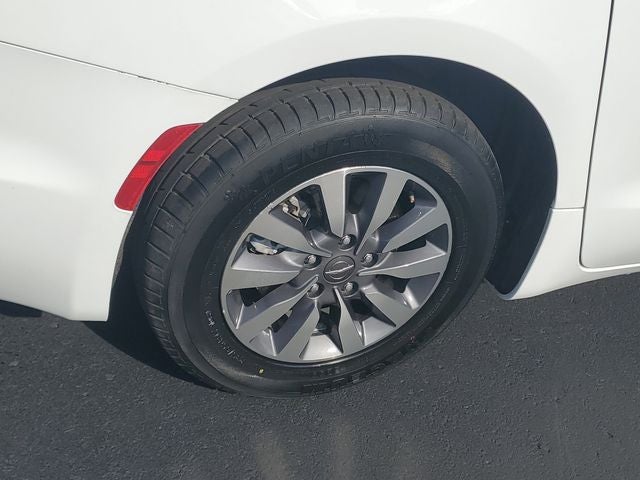 2024 Chrysler Pacifica Hybrid Select
