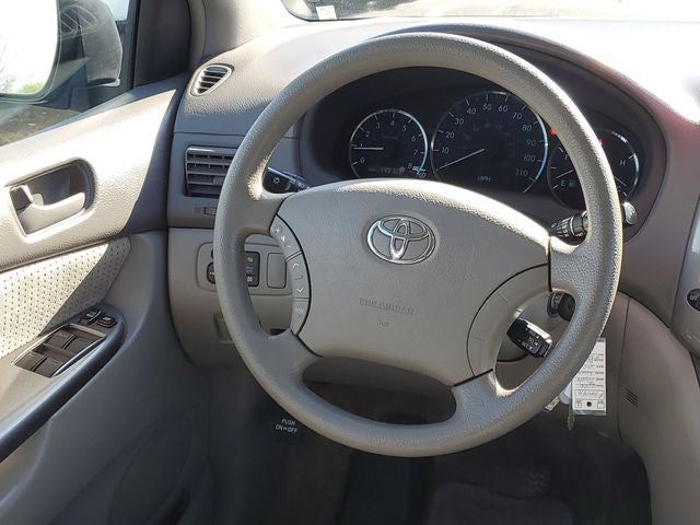 2006 Toyota Sienna Base
